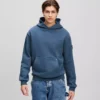 SUDADERA CON CAPUCHA Y LOGOTIPO DE PARCHE