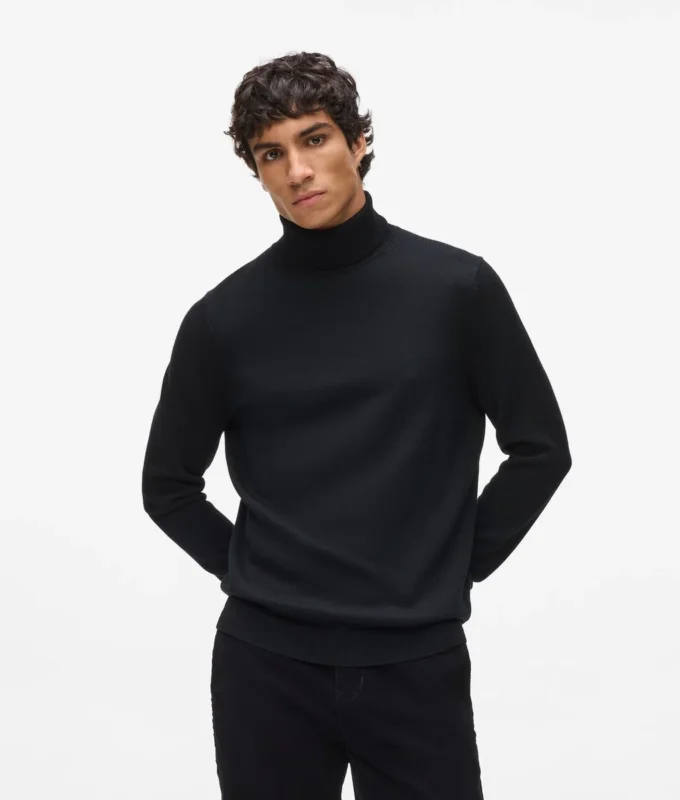 Suéter de cuello alto con pin Monogram