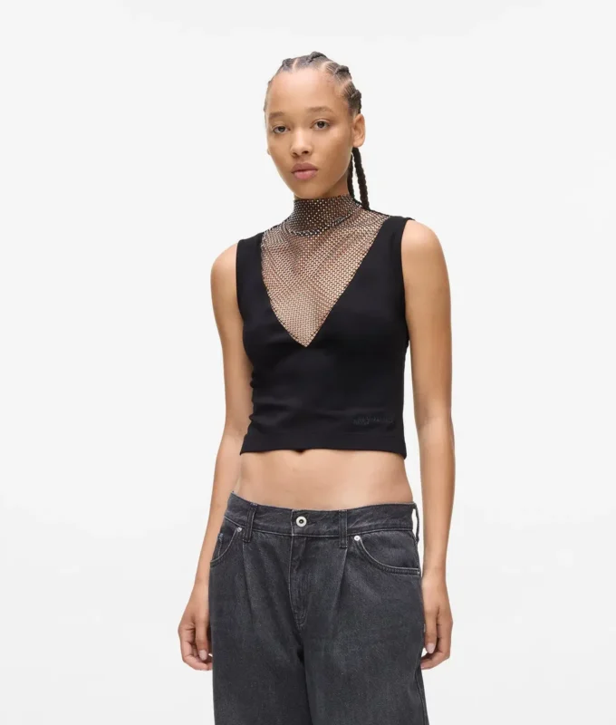 Top con cuello en V y malla con pedrería