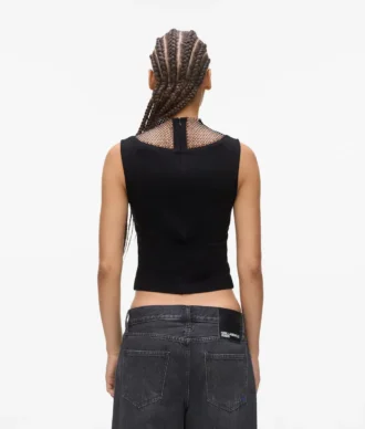 Top con cuello en V y malla con pedrería