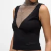 Top con cuello en V y malla con pedrería