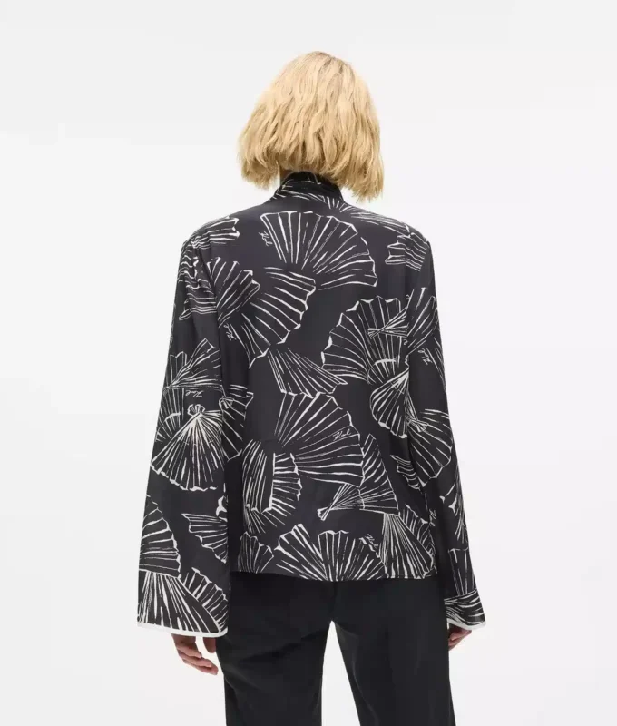 Top con estampado de abanicos