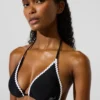 Top de bikini triangular con festones