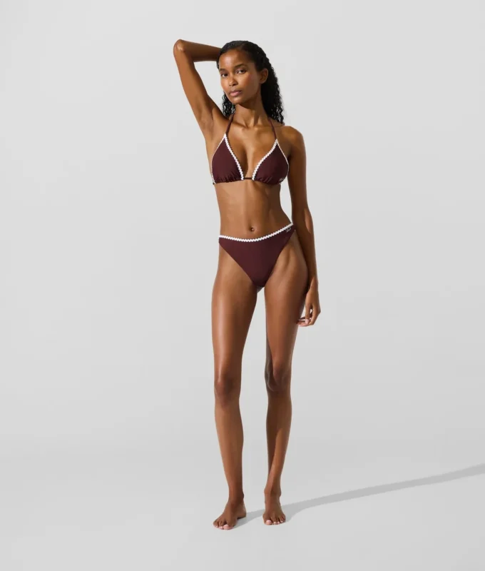 Top de bikini triangular con festones
