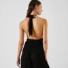 TOP HALTER PLISADO CON FLORES