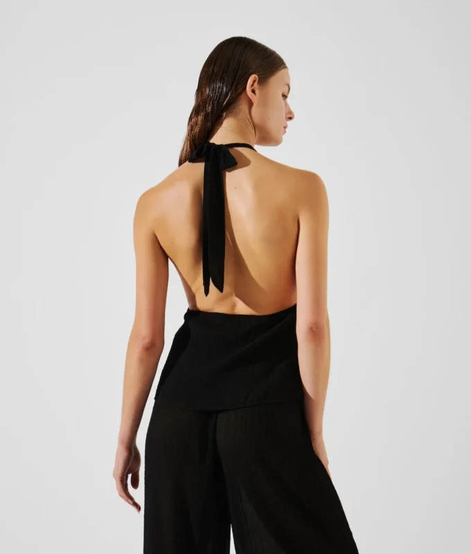 TOP HALTER PLISADO CON FLORES