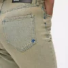 VAQUEROS RECTOS DE TALLA ALTA CON TACHUELAS