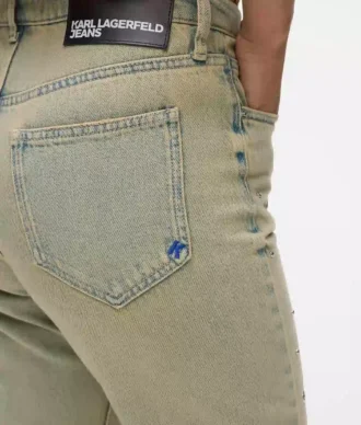 VAQUEROS RECTOS DE TALLA ALTA CON TACHUELAS