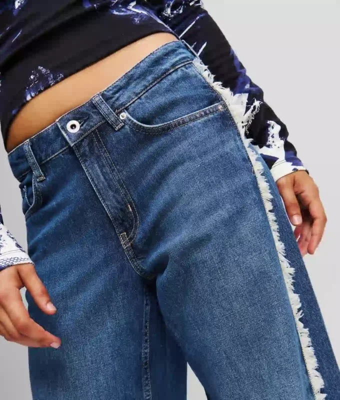 VAQUEROS RELAJADOS DE TALLA MEDIA CON FRANJAS