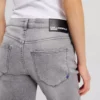 VAQUEROS SLIM DE TALLA MEDIA Y BAJAS ATERCIOPELADAS