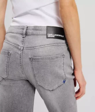 VAQUEROS SLIM DE TALLA MEDIA Y BAJAS ATERCIOPELADAS