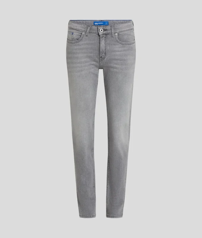 VAQUEROS SLIM DE TALLA MEDIA Y BAJAS ATERCIOPELADAS