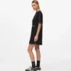 Vestido camiseta con cita de Karl