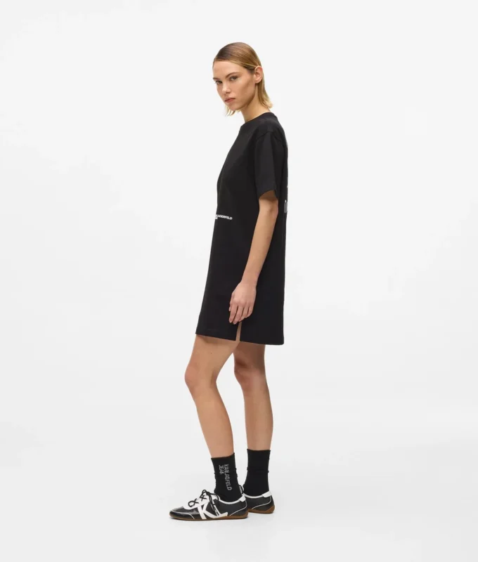 Vestido camiseta con cita de Karl