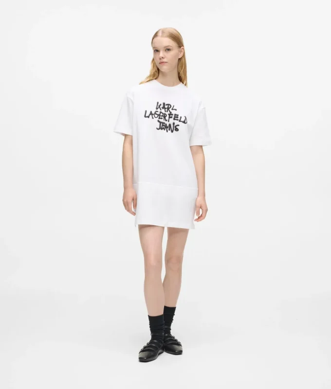 Vestido camiseta con grafiti