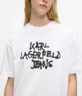 Vestido camiseta con grafiti