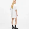 Vestido camiseta con grafiti