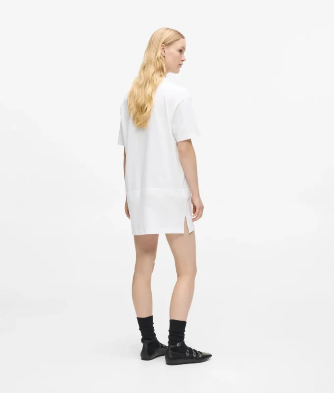 Vestido camiseta con grafiti