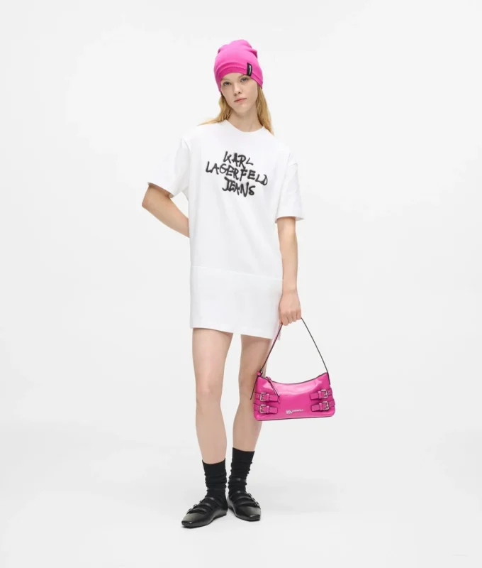 Vestido camiseta con grafiti