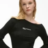 Vestido con cordón ajustable y hombros descubiertos