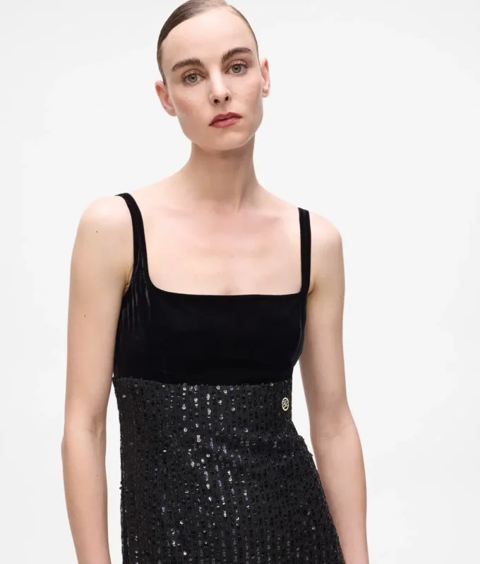 Vestido con flecos y lentejuelas