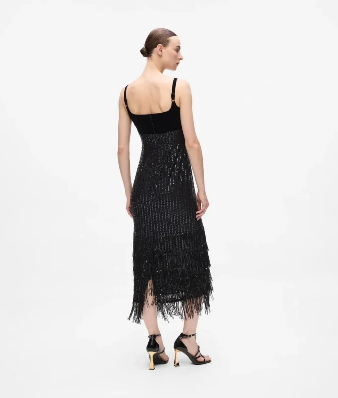 Vestido con flecos y lentejuelas