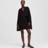 VESTIDO CORTO CON CAPA