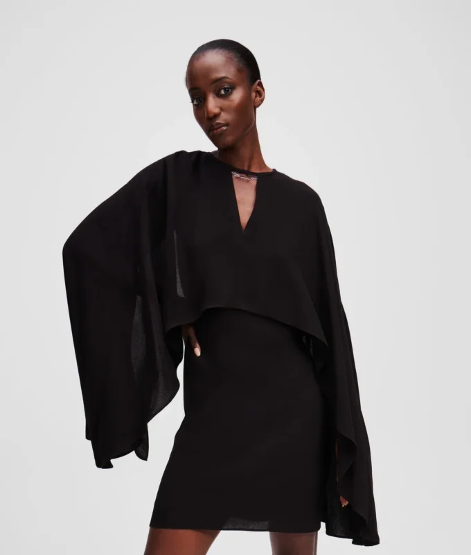 VESTIDO CORTO CON CAPA