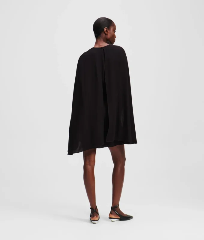 VESTIDO CORTO CON CAPA