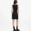 Vestido de malla con pedrería y cuello en V