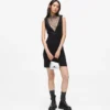 Vestido de malla con pedrería y cuello en V