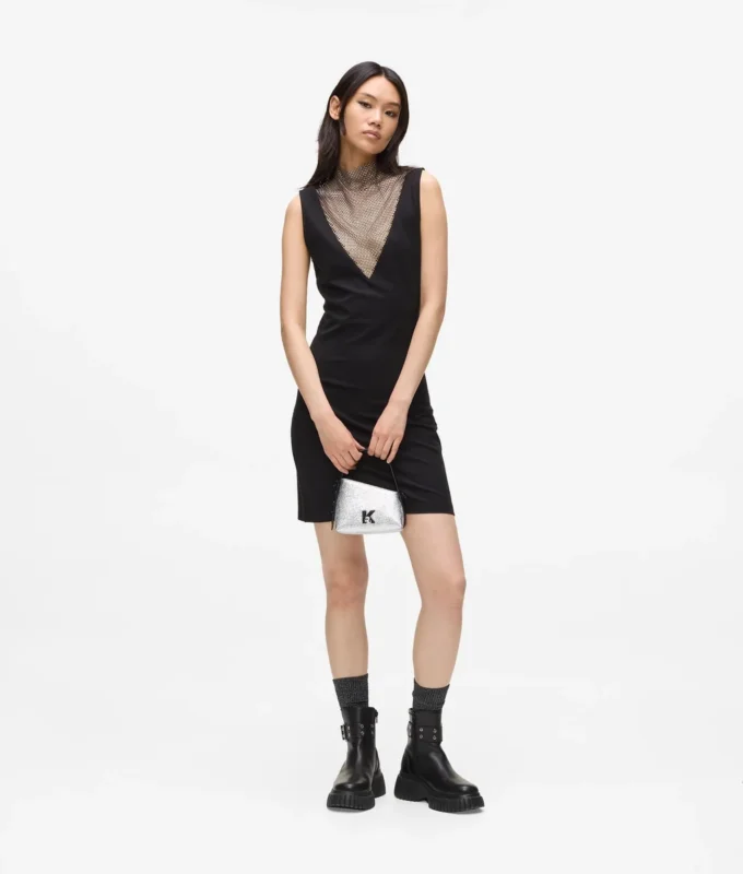 Vestido de malla con pedrería y cuello en V