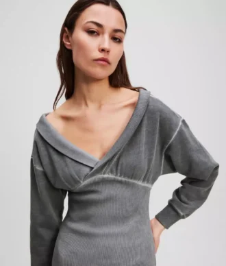 VESTIDO DE SUDADERA CON HOMBROS DESCUBIERTOS