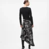 Vestido midi con bocetos de París