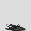 ZAPATOS CON CORREA TRASERA Y CADENA KONNIE SIGNIA