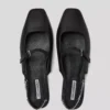 ZAPATOS CON CORREA TRASERA Y CADENA KONNIE SIGNIA