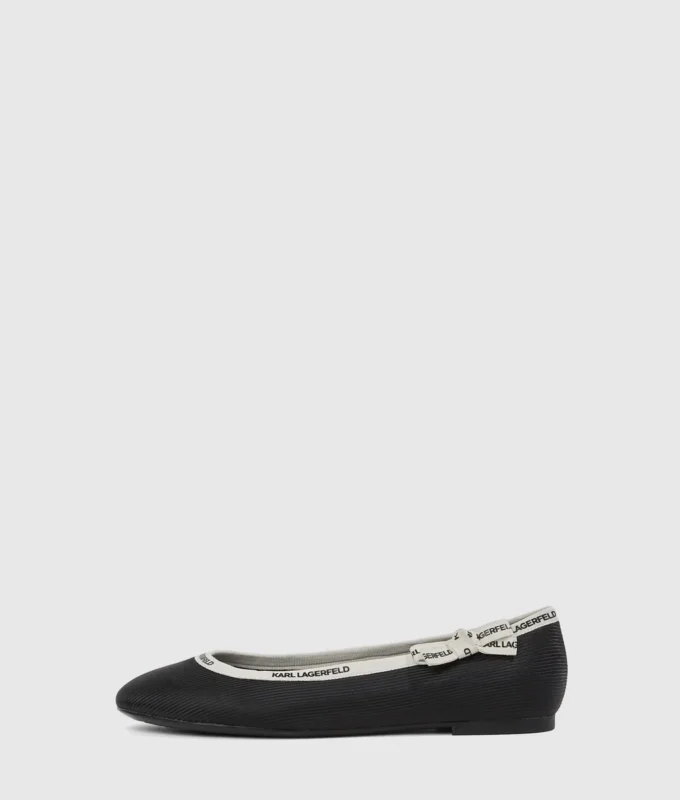 Zapatos de tacón con cuello de cinta