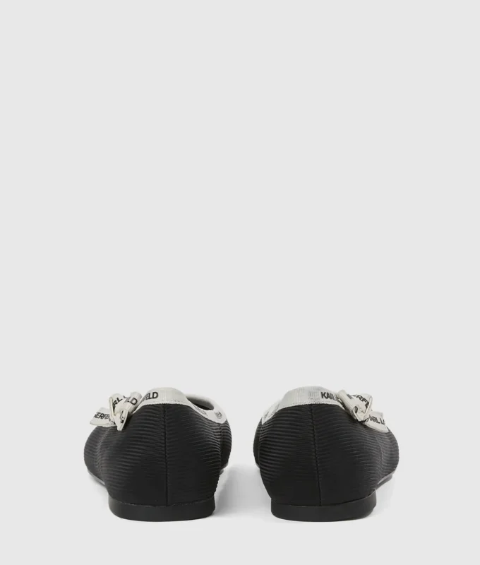 Zapatos de tacón con cuello de cinta